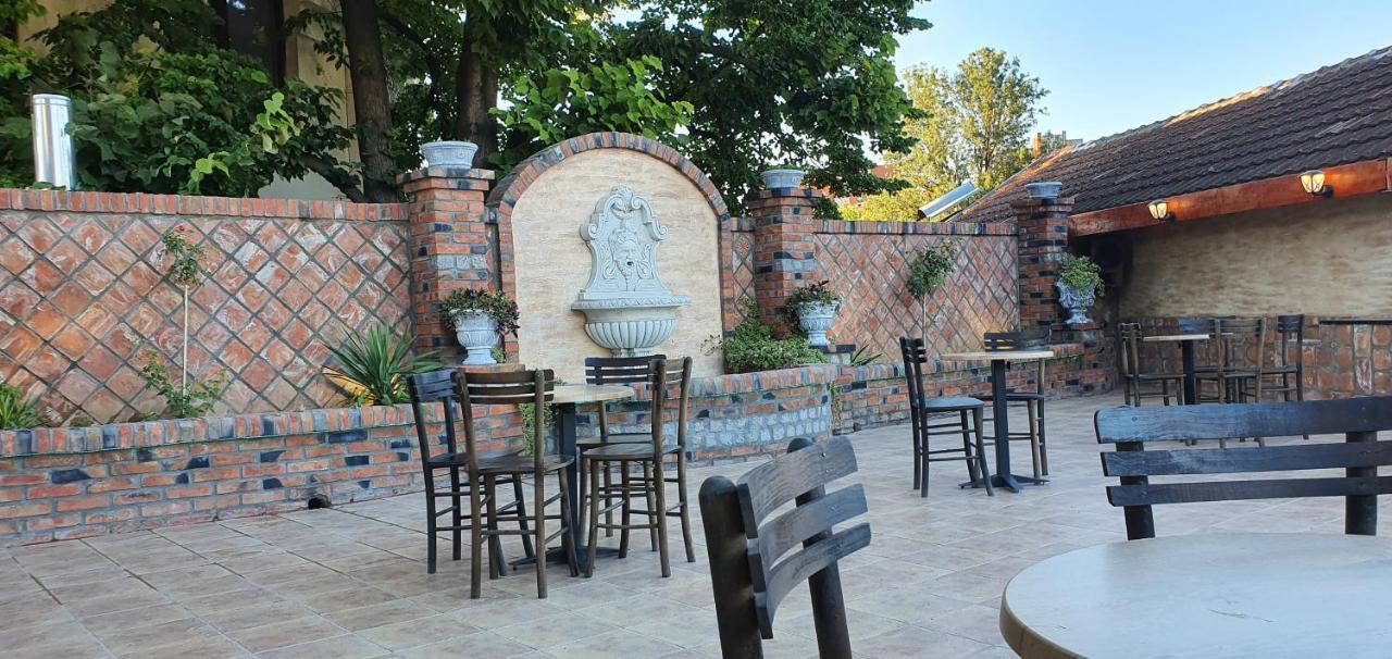 Castello Inn Smederevska Palanka المظهر الخارجي الصورة